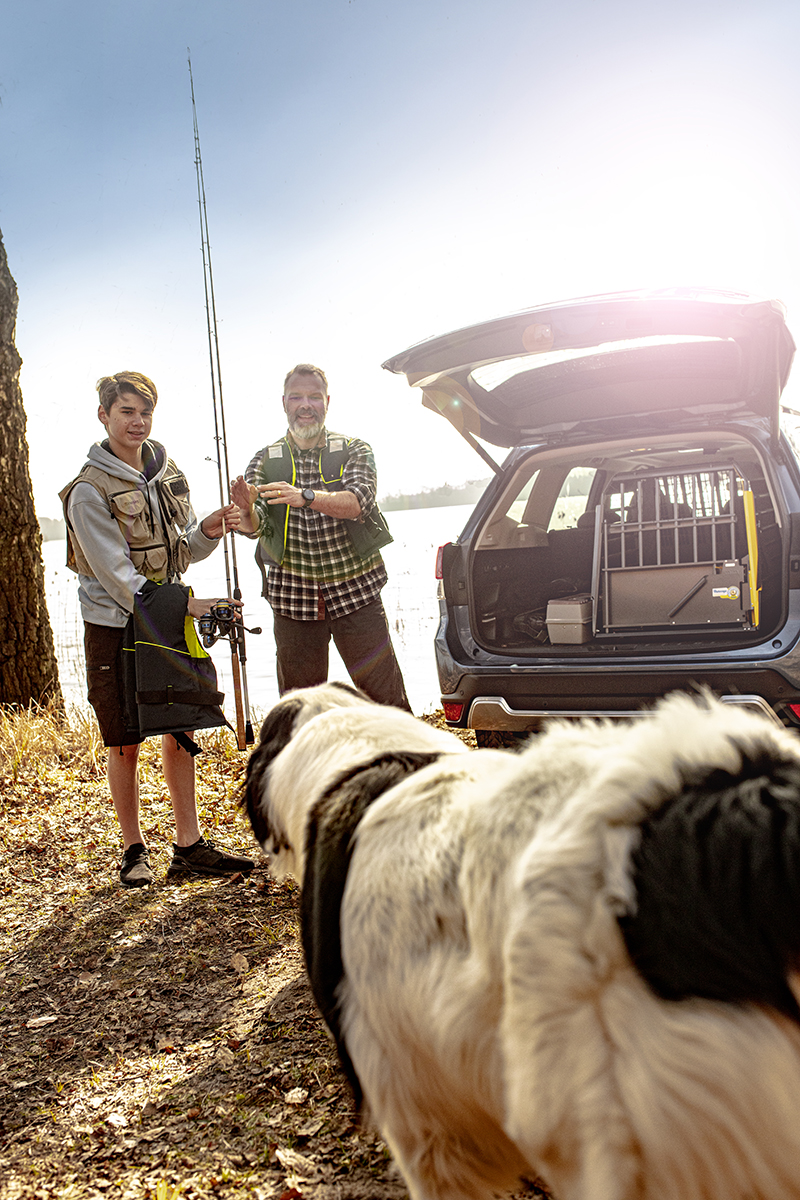 Subaru Forster med familj, hund och fiske