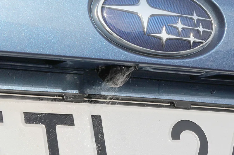 Atpakaļskata kameras lēcas apmazgātājs