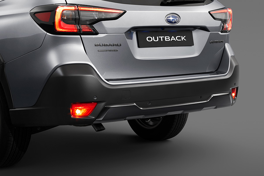 Aizmugurējais apakšējais aizsargs Subaru Outback, novietots zem aizmugurējā bampera.