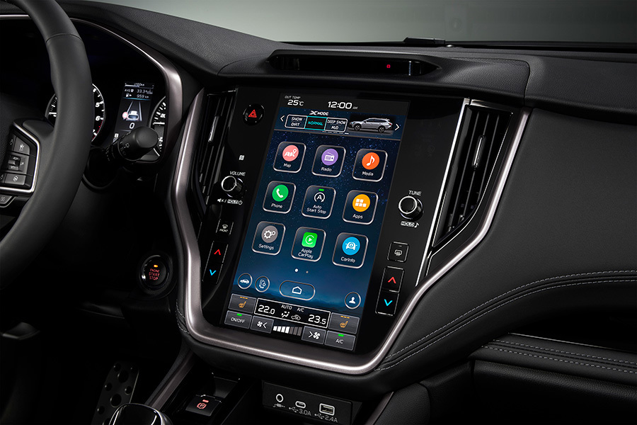 Subaru Outback ar lielu skārienekrānu – pilnīga kontrole pār Apple CarPlay, Android Auto, navigāciju un lietotnēm modernā un intuitīvā displejā.