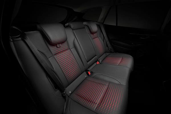 Ilustrācija, kas parāda aktīvos apsildes elementus Subaru aizmugurējos sēdekļos.