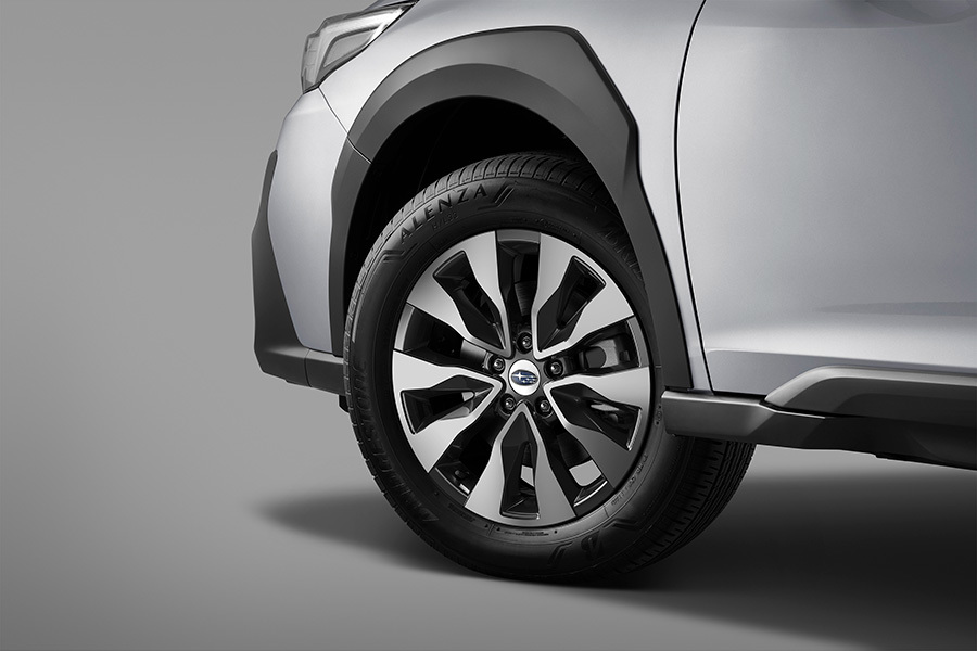 Subaru Outback aprīkots ar 18 collu alumīnija diskiem.